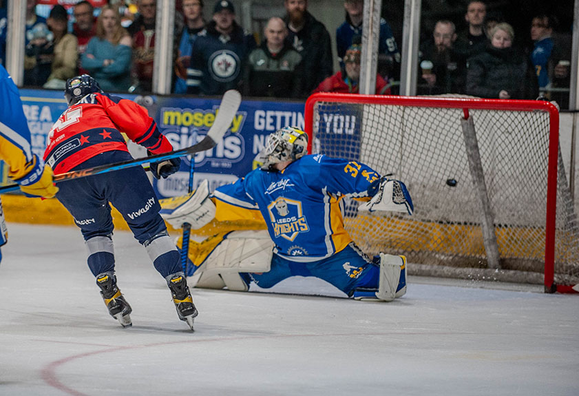 Lukas Sladkowski Fires Past Sam Gospel To Give Phantoms a 3-2 Lead